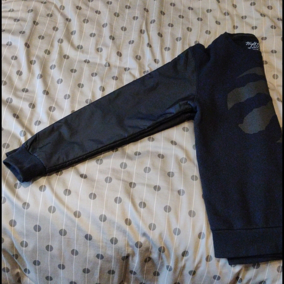 Raptors Claw Logo Limited Crew Neck Sweatshirt - Picture 2 of 6